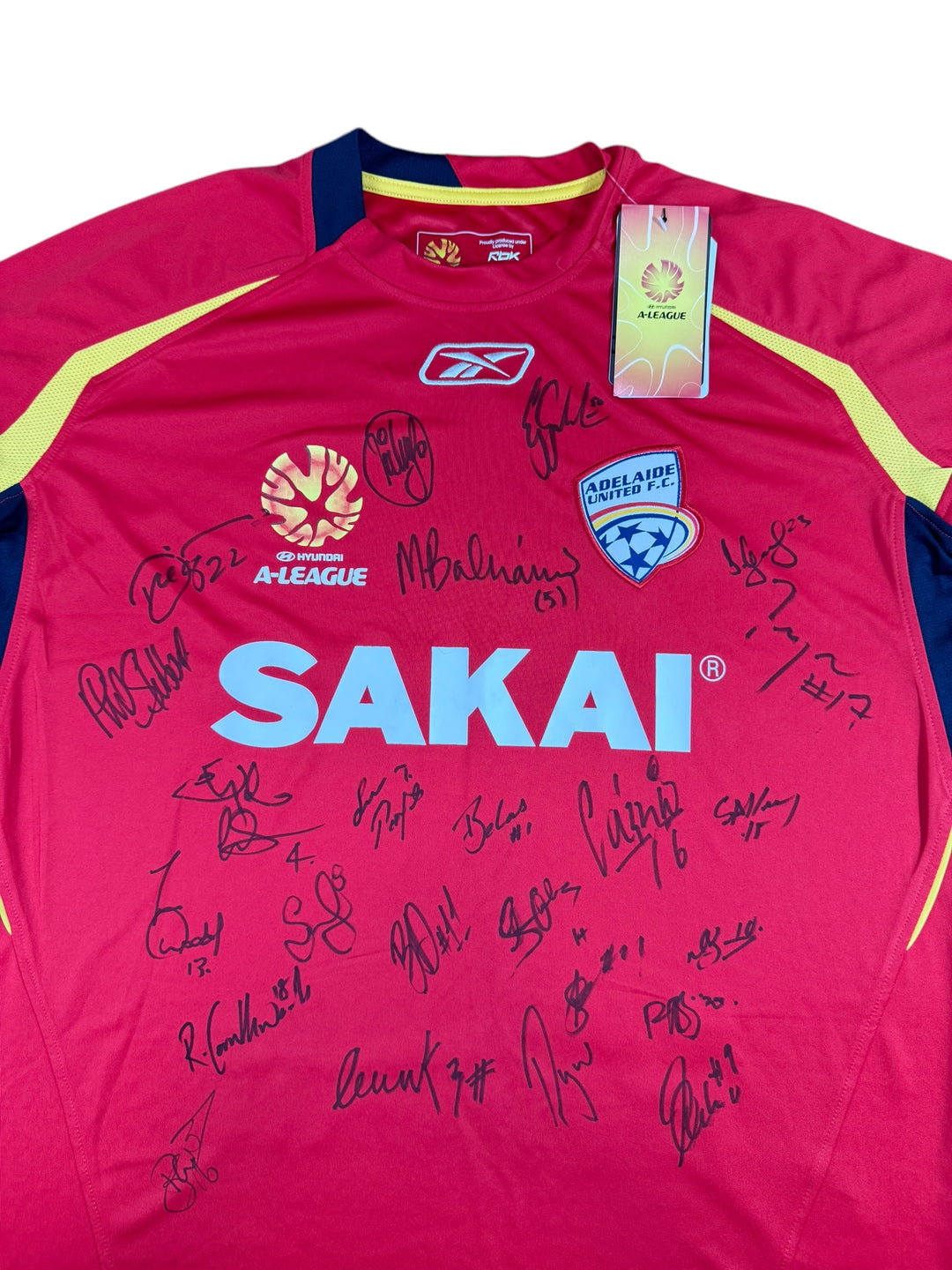 2008/09 Adelaide United Reebok Football Shirt Full Team Signed Brand New (L)